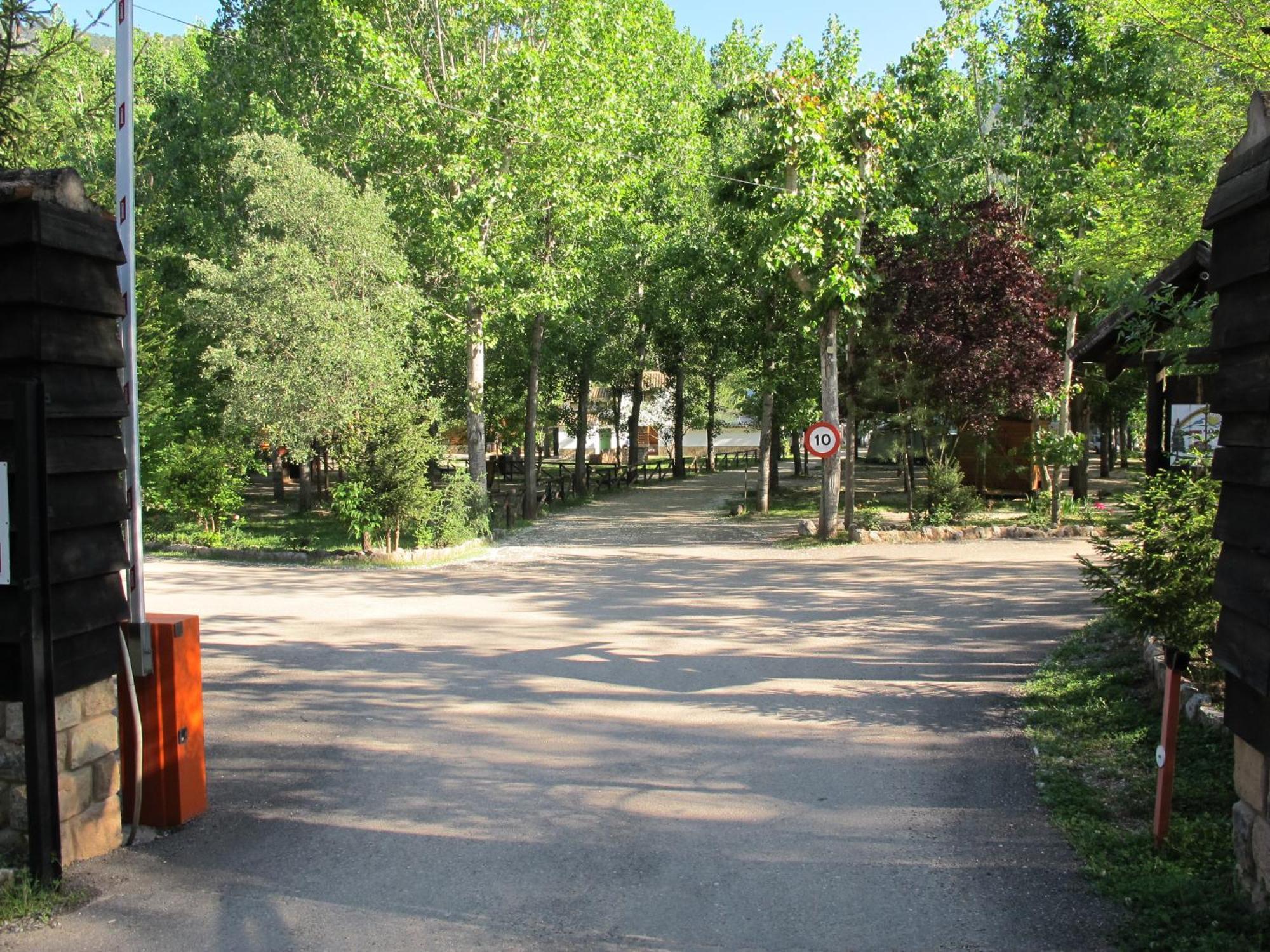 Camping Rural Llanos De Arance Coto Rios Bagian luar foto